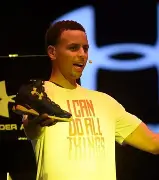 九游体育下载-TheShy焦点对战，库里与40激战湖人分钟，爆冷胜负难料！